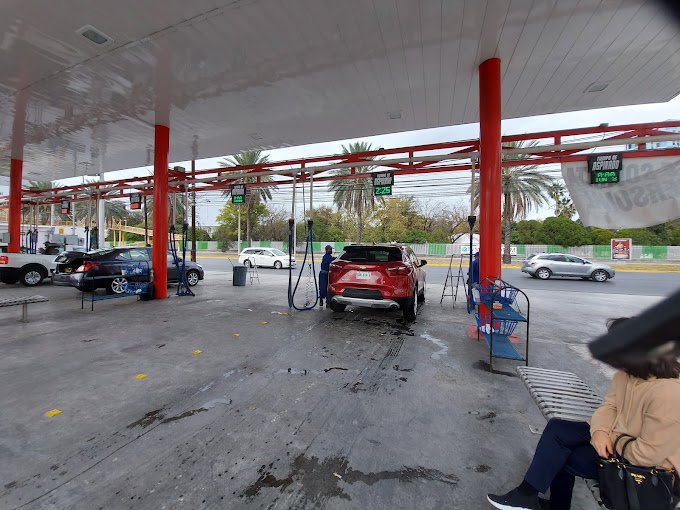 Xtreme Car Wash lava carros en Monterrey