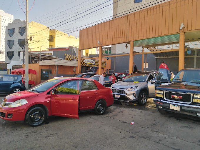 Autobaño Los Arcos Car wash en Zapopan